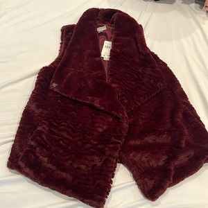 Jolt faux fur burgundy vest
